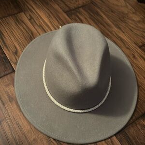 Gigi Pip Wes Fedora